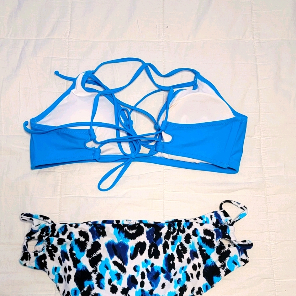 Bikini - Picture 3 of 4
